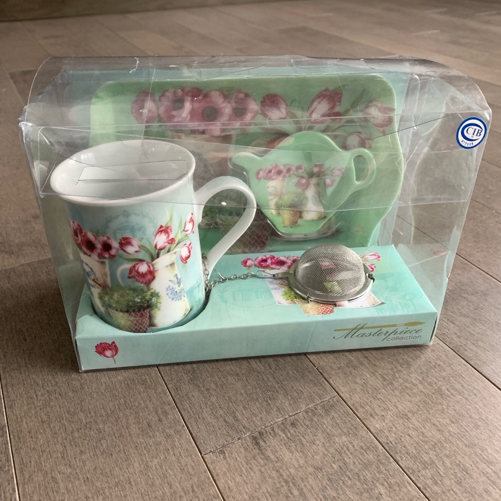 NIB Masterpiece Collection Floral Tea Set - Fine China Mug, Tray & Infuser